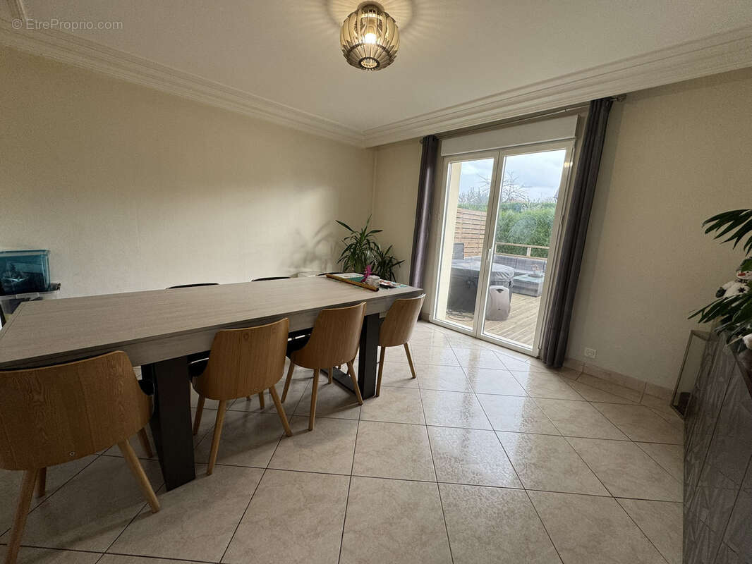 Maison à LA RIVIERE-SAINT-SAUVEUR