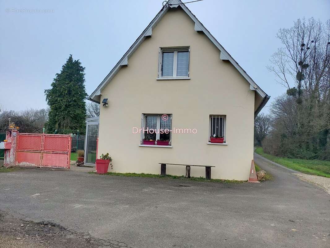 Maison à MONTIGNY-LE-CHARTIF