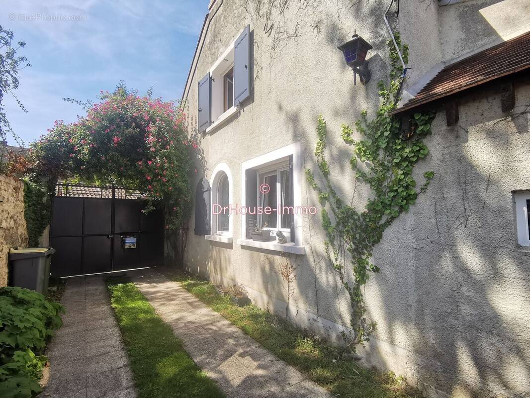 Maison à CERNY