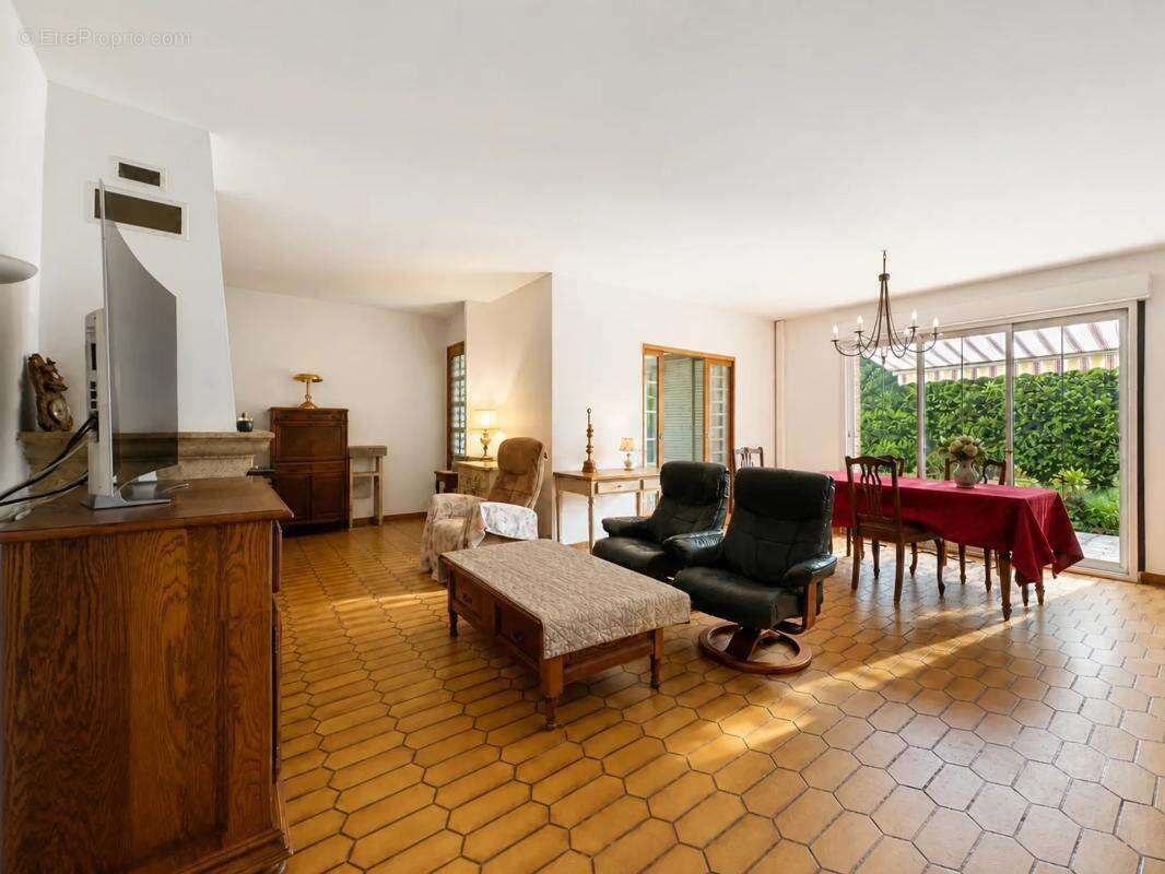 Maison de 5 pièces de 223 m² à Ligny-le-Ribault - photo 3