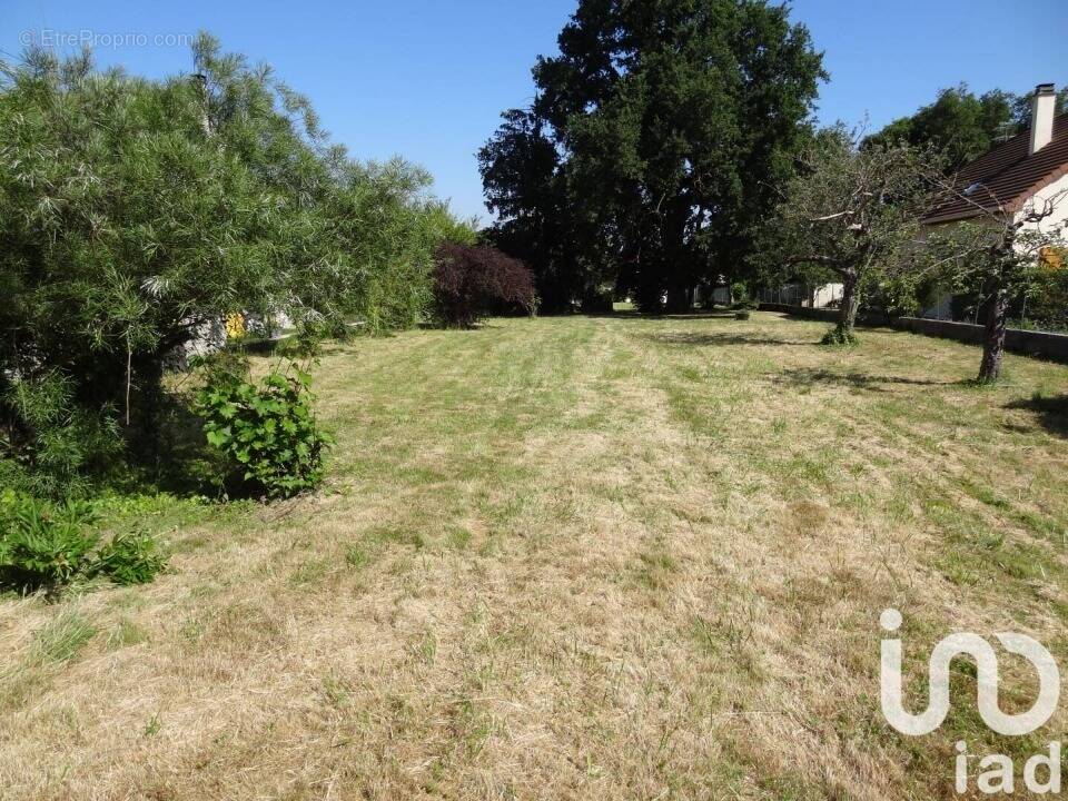 Terrain à EVRY-GREGY-SUR-YERRE