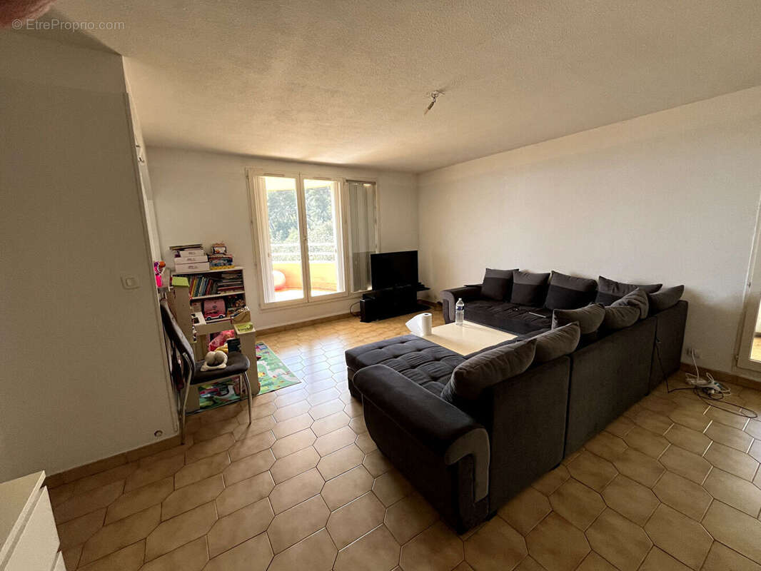 Appartement à SAINT-LAURENT-DU-VAR