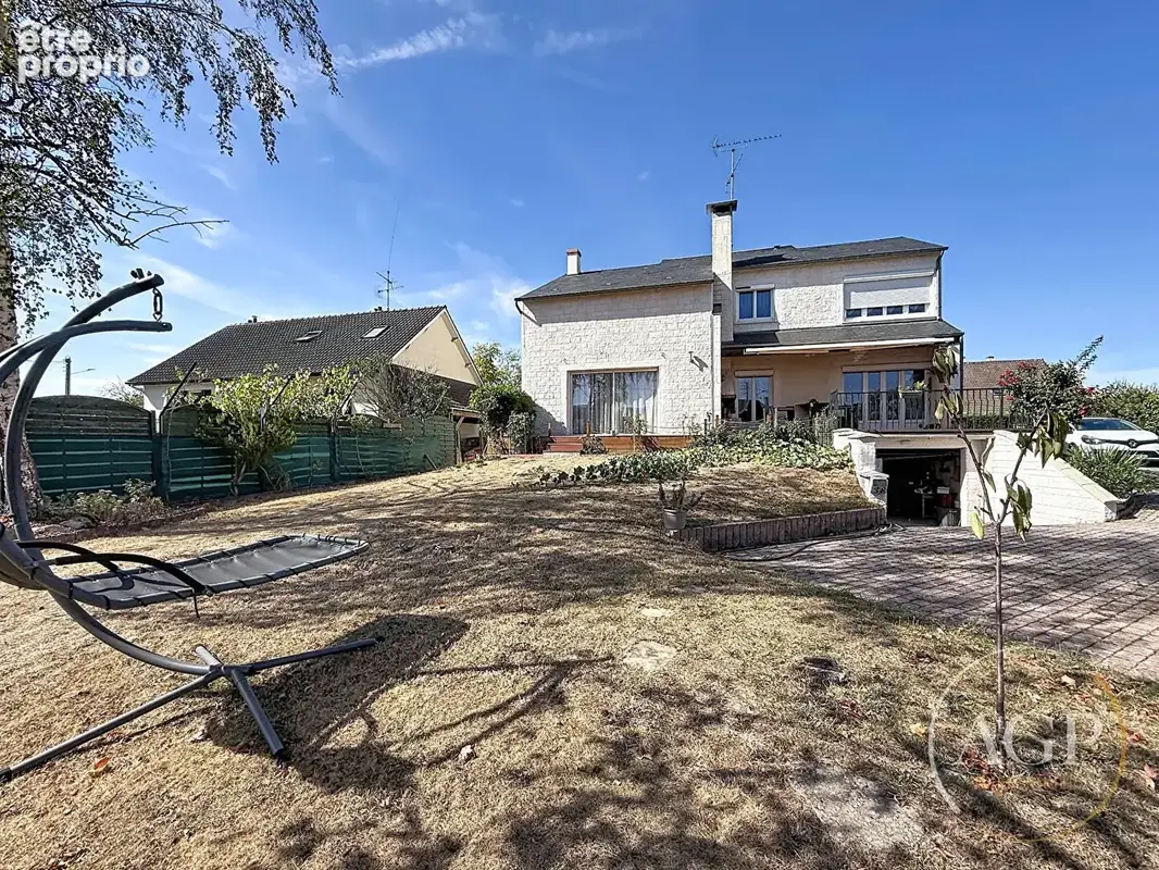 Photo Maison à Saint-Jean-De-La-Ruelle au prix de 330 000€
