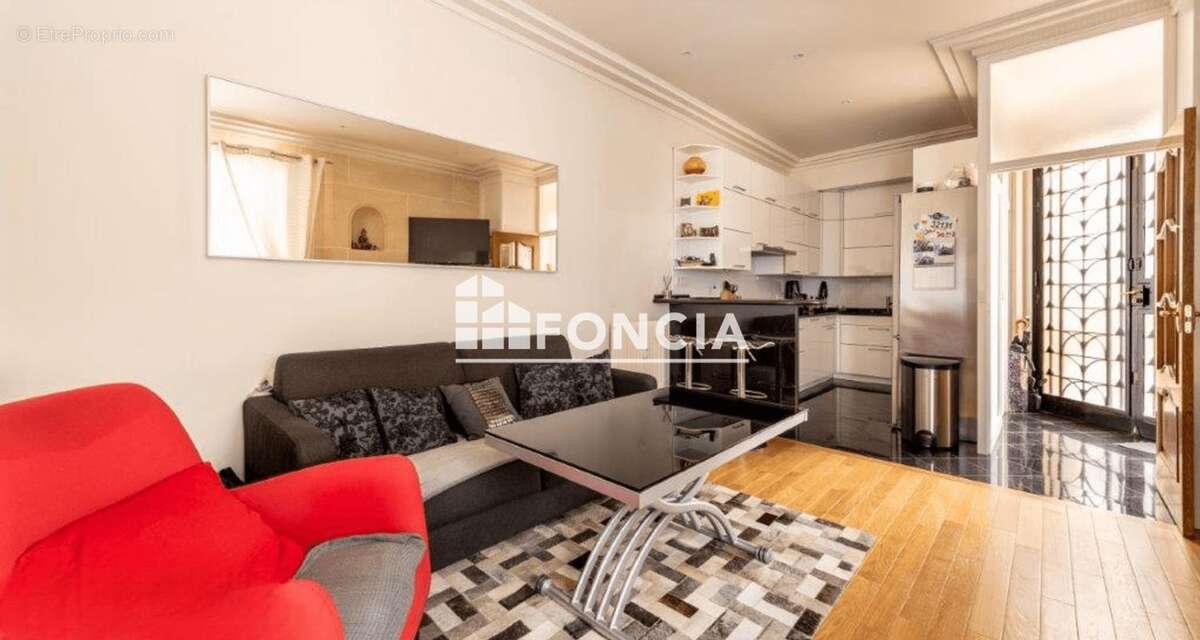 Appartement à PARIS-16E