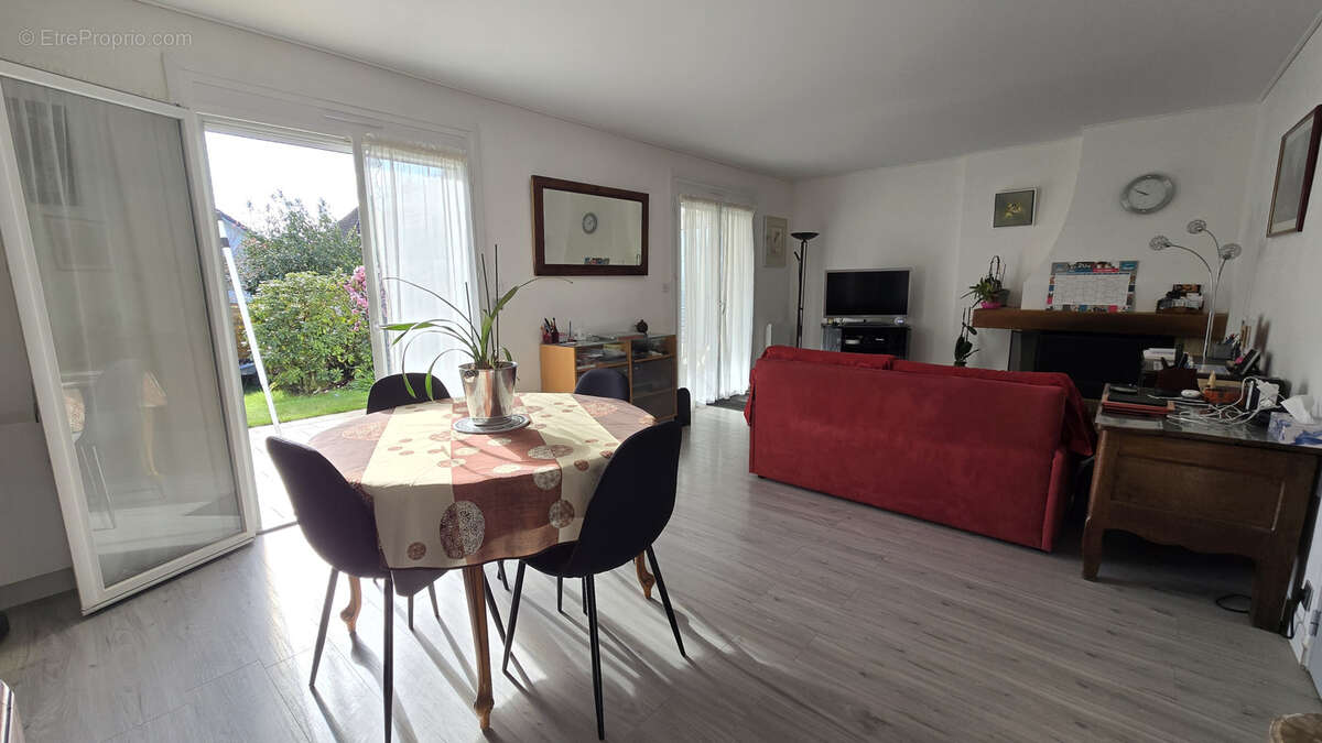 Maison à LIMOURS