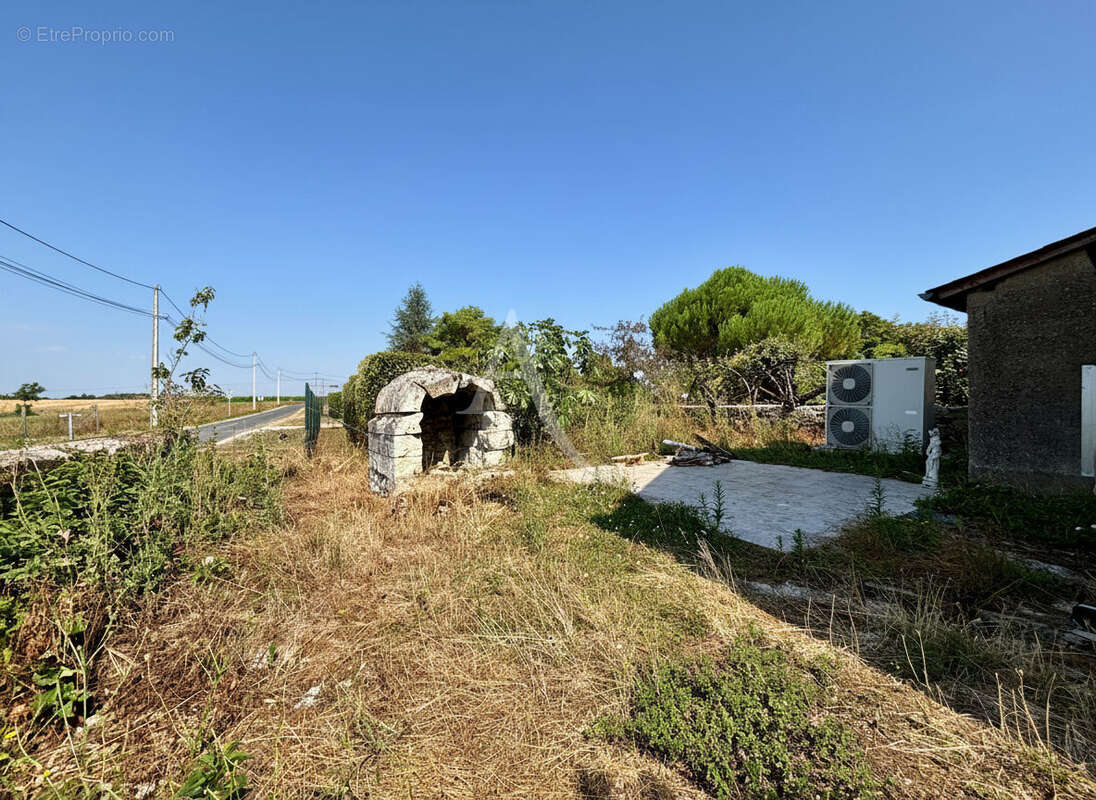 Maison ancienne dans un hameau calme - photo 11