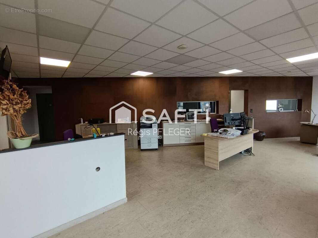 Photo 2 - Commerce à GRANDVILLARS