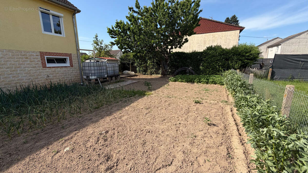 Maison de 89 m2 avec sous-sol complet et jardin arboré - photo 4