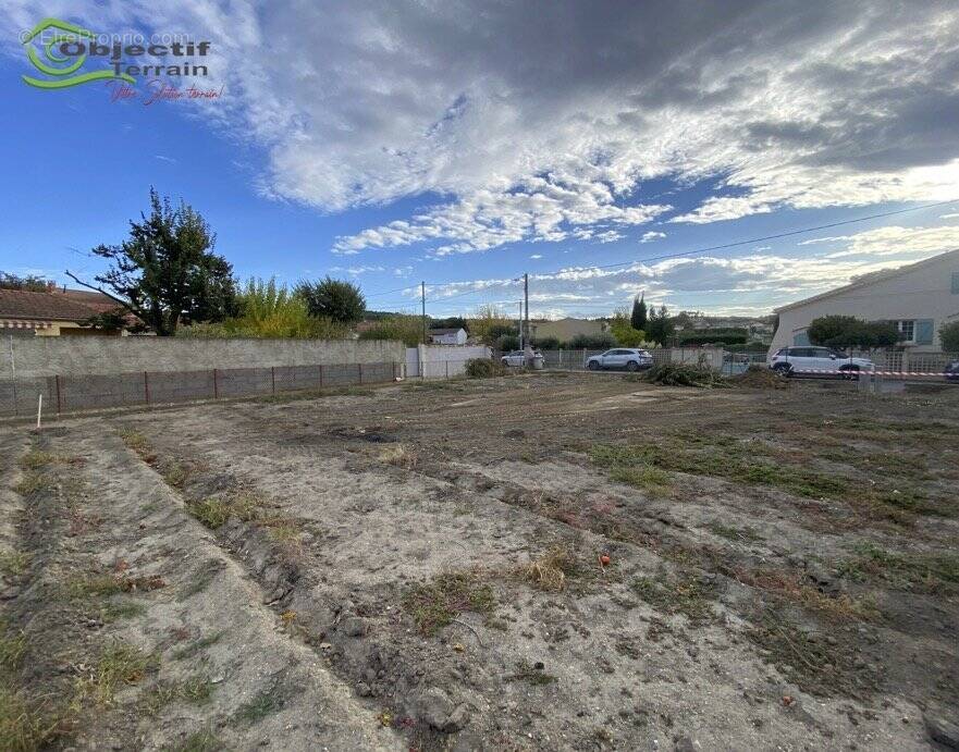 Terrain à NISSAN-LEZ-ENSERUNE