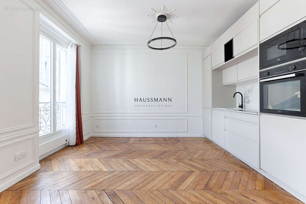 Appartement à PARIS-17E