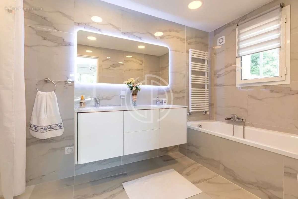 Maison à MOUANS-SARTOUX