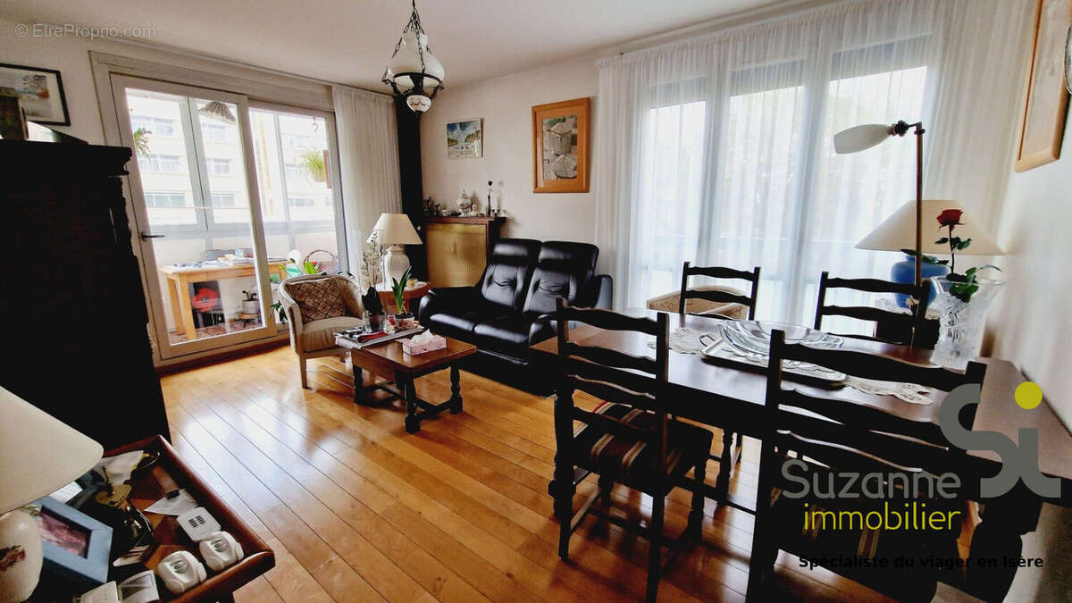 Appartement à LE PONT-DE-CLAIX