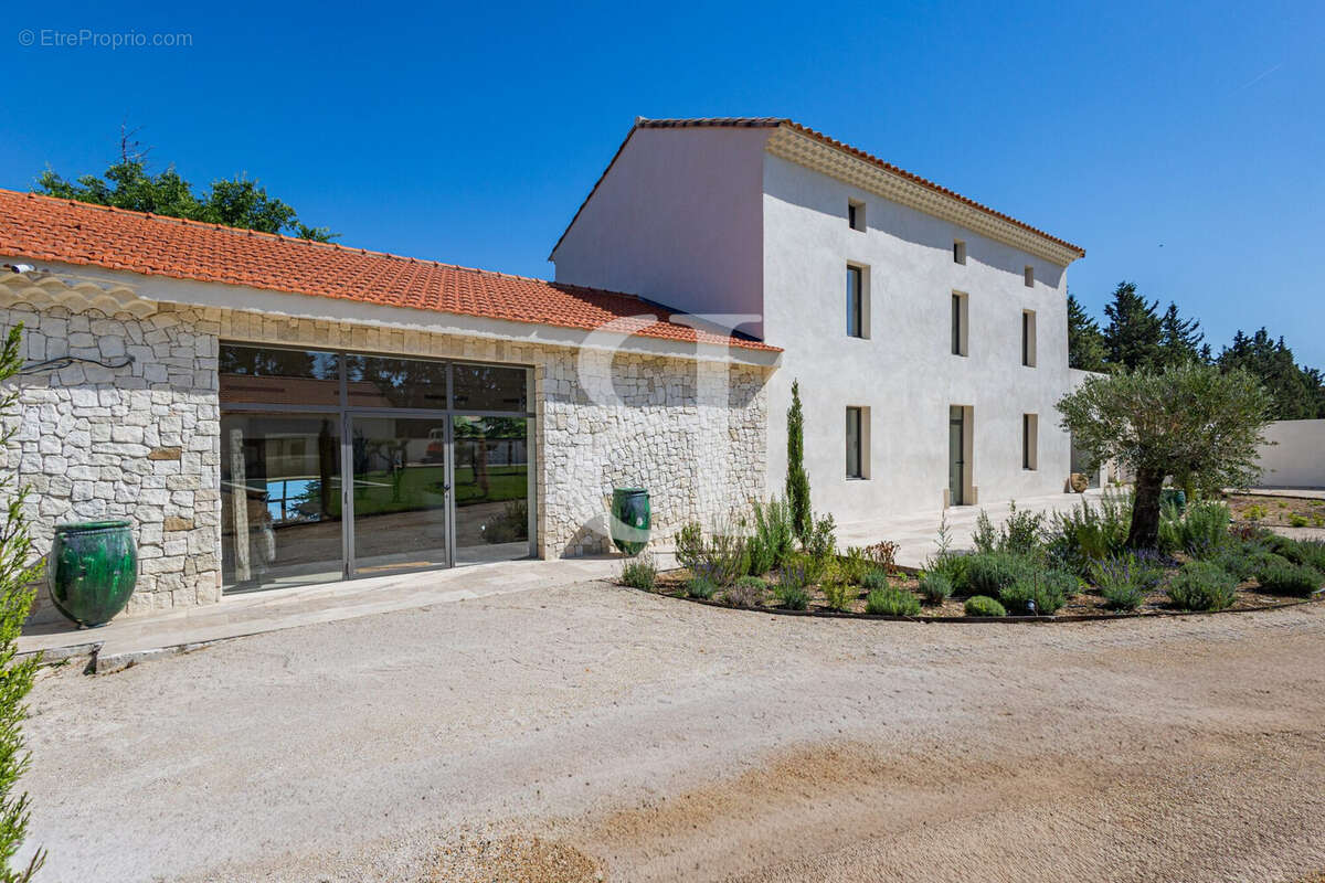 Maison à PERNES-LES-FONTAINES