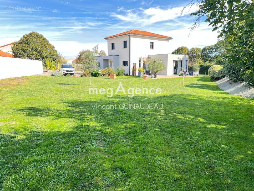 Maison à LE MAY-SUR-EVRE