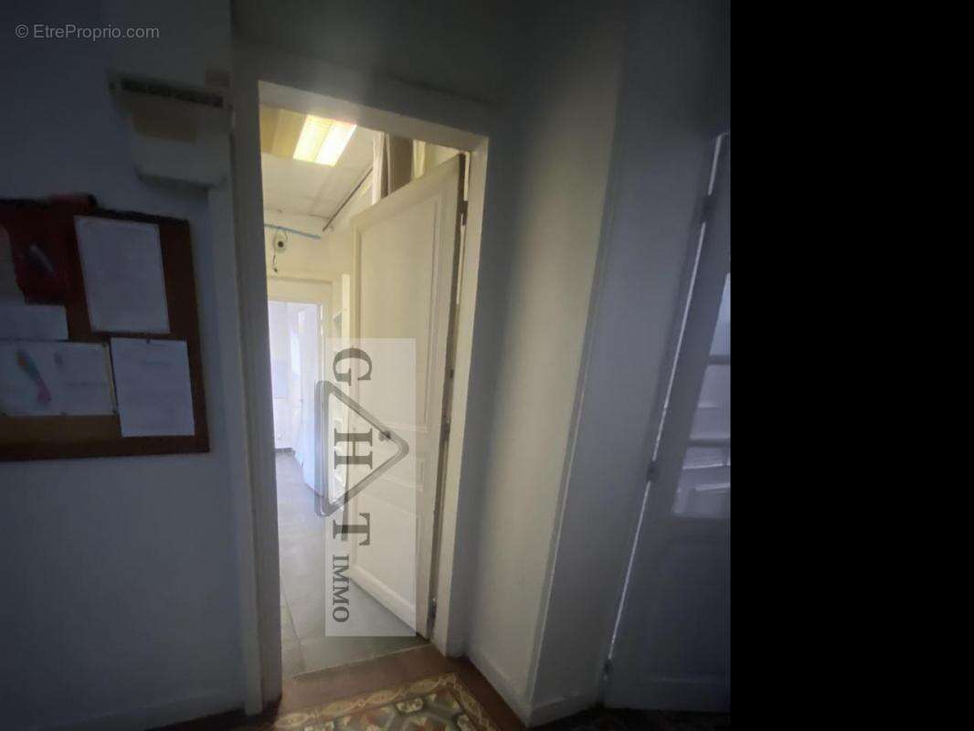Local commercial 50 m² + cave - photo 4