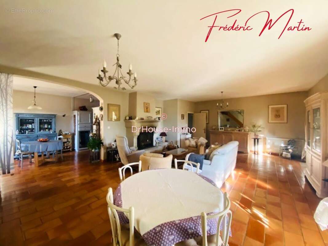 Maison 220 m² à Saint-Quentin-La-Poterie  - photo 3