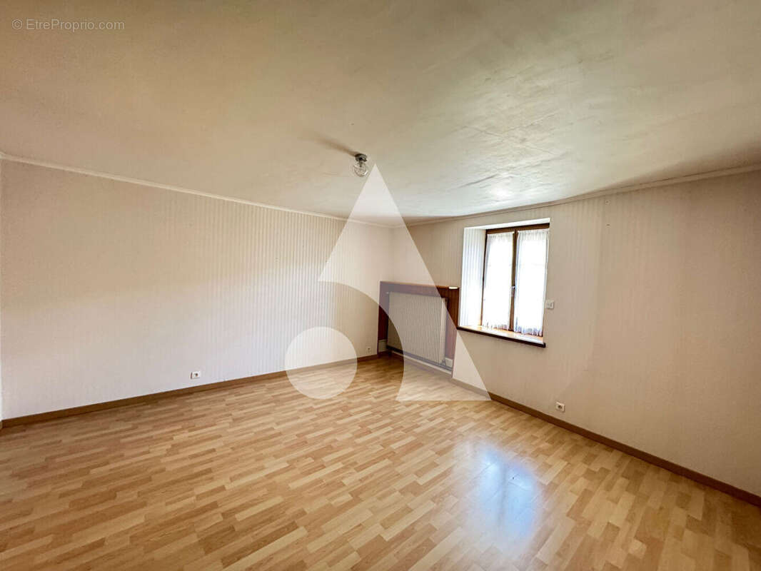 Maison à ATTIGNEVILLE