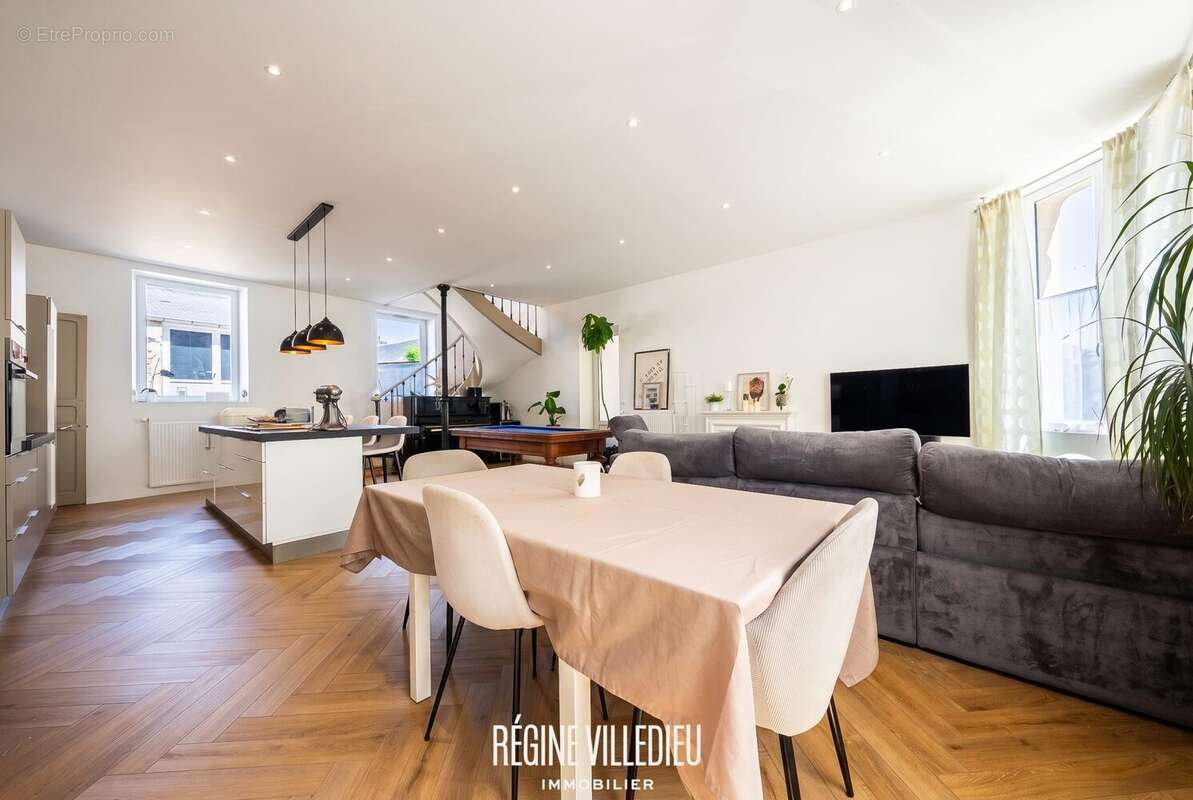 Maison 225 m² à Quettehou  - photo 4