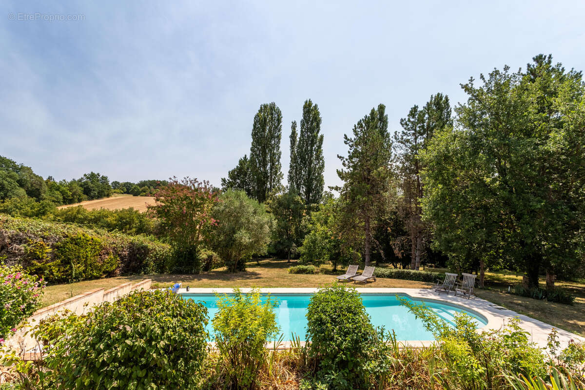 Maison de campagne avec piscine et grange - photo 10