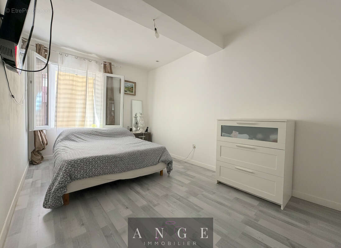 Appartement à SOLLIES-TOUCAS