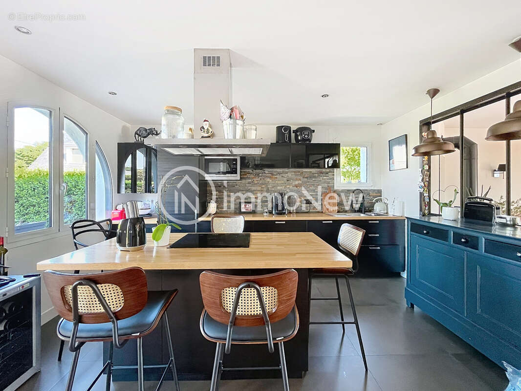 Une maison entièrement rénovée sur un terrain de quasiment 1000m2 - photo 4