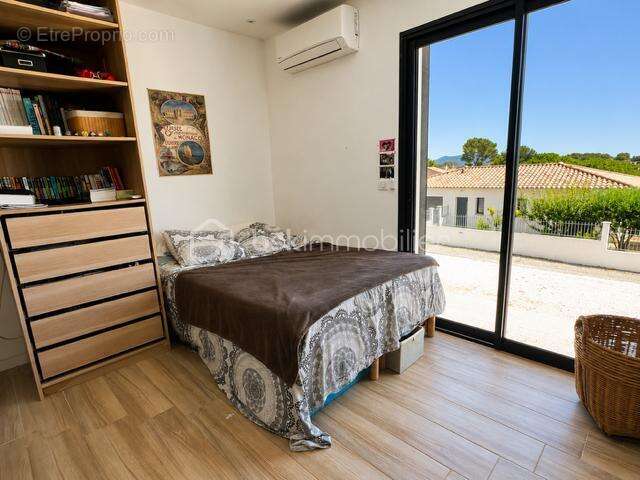 SANARY-SUR-MER – Villa d'architecte 2017 – 129 m² – Piscine – 3 suites – Terrain plat 800 m² - photo 6