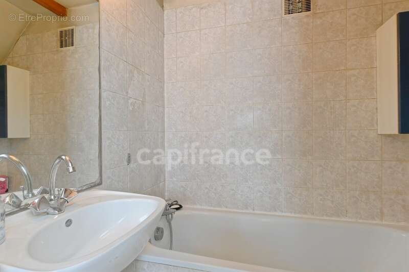 Appartement à MAURECOURT