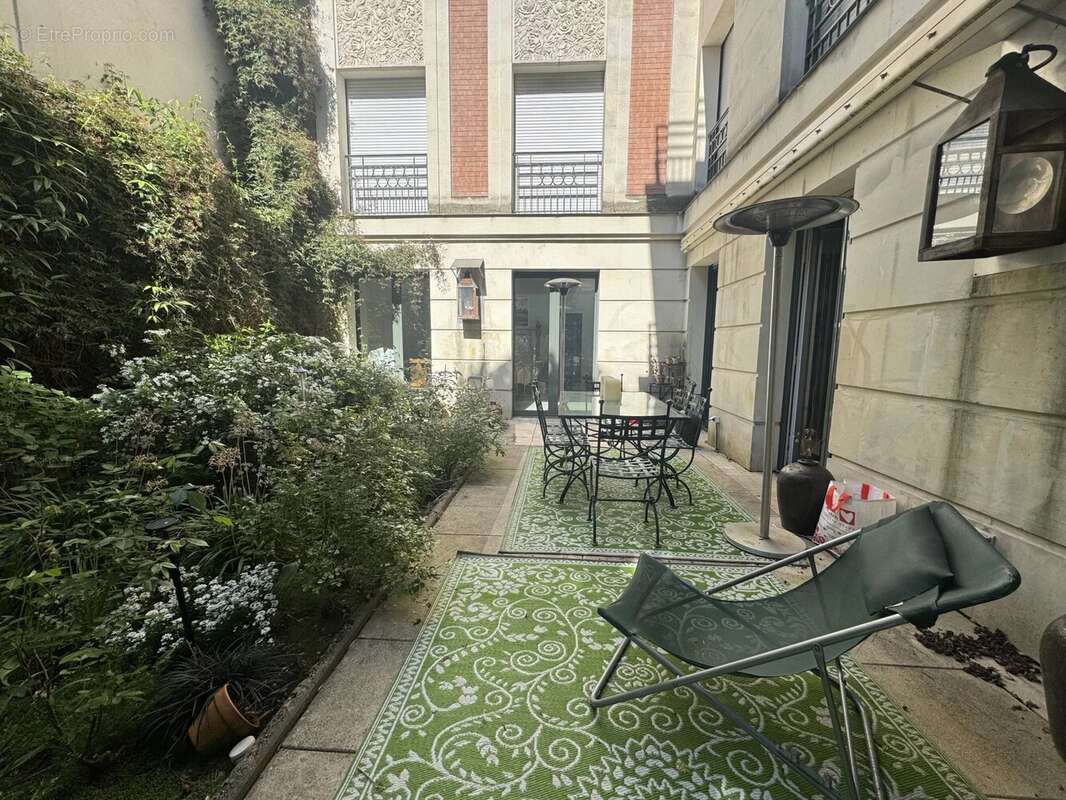 Appartement à NEUILLY-SUR-SEINE