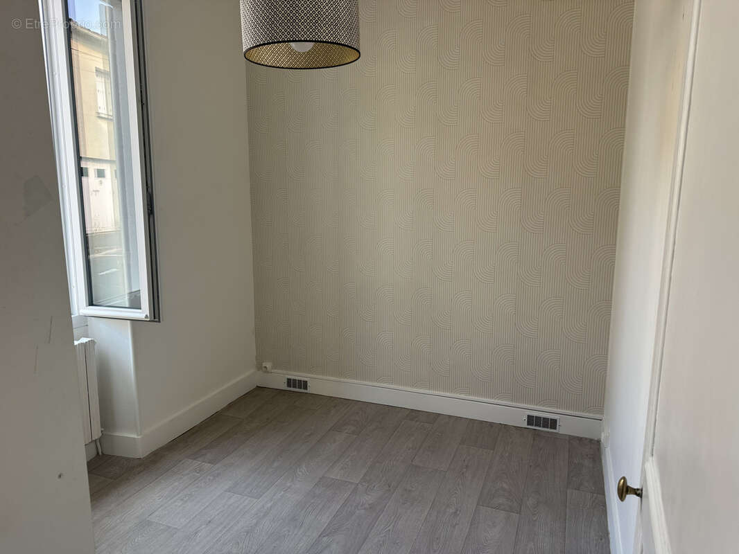 Exclusivité, Charmante maison de plain-pied. Quartier Champ de Foire Cognac. - photo 11