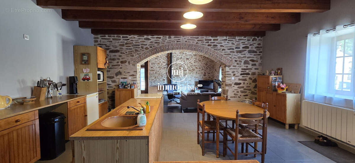 Maison 190 m² à La Coquille  - photo 9