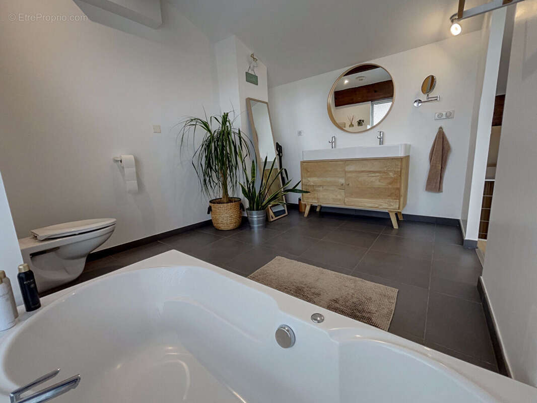 Duplex d'exception avec terrasse de 25m², spa et volumes rares - photo 15