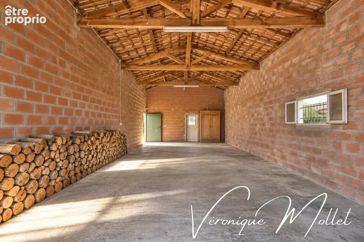 Villa traditionnelle sur plus de 6 000 m² – vaste dépendance aux multiples possibilités - photo 4