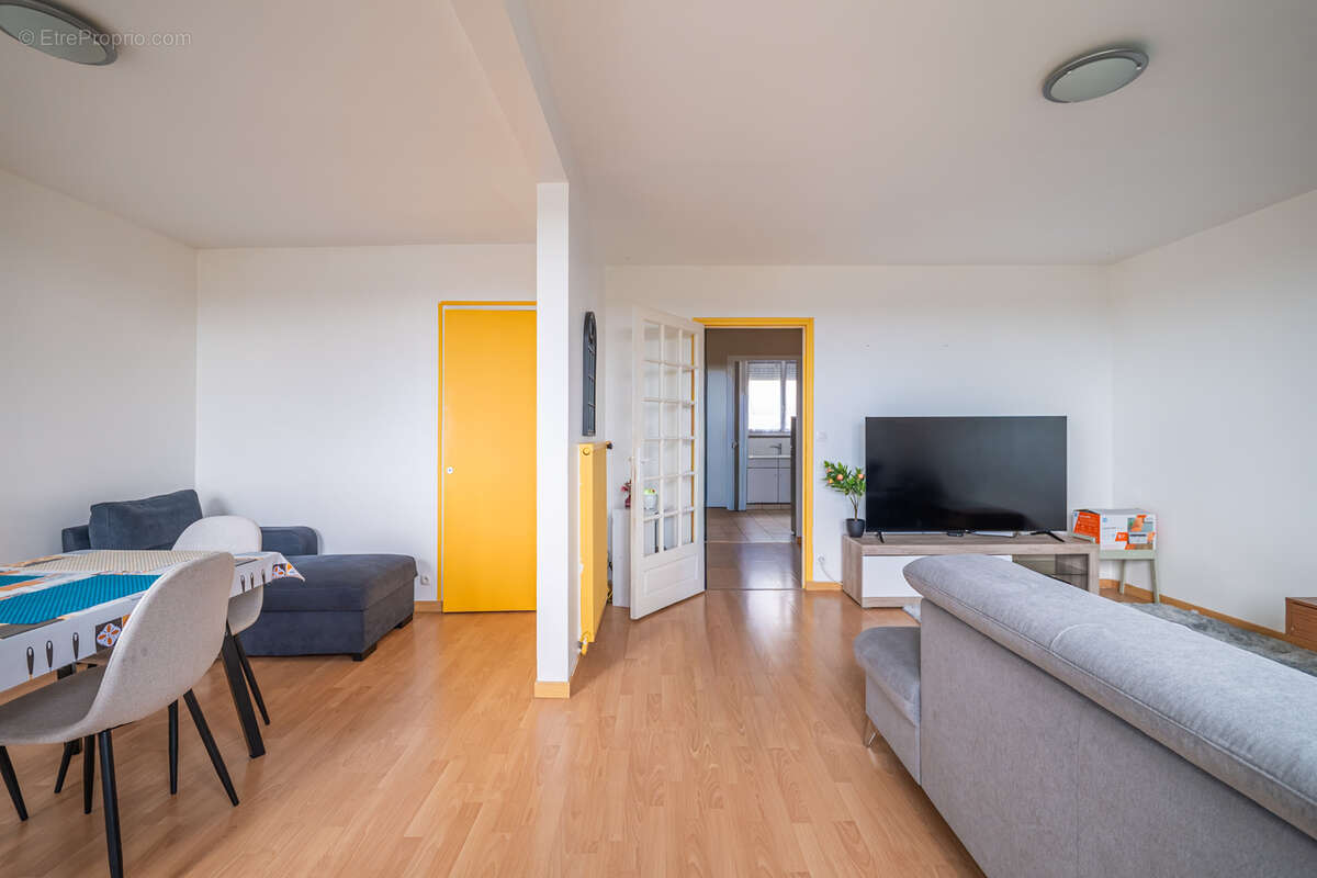 Appartement à COULAINES
