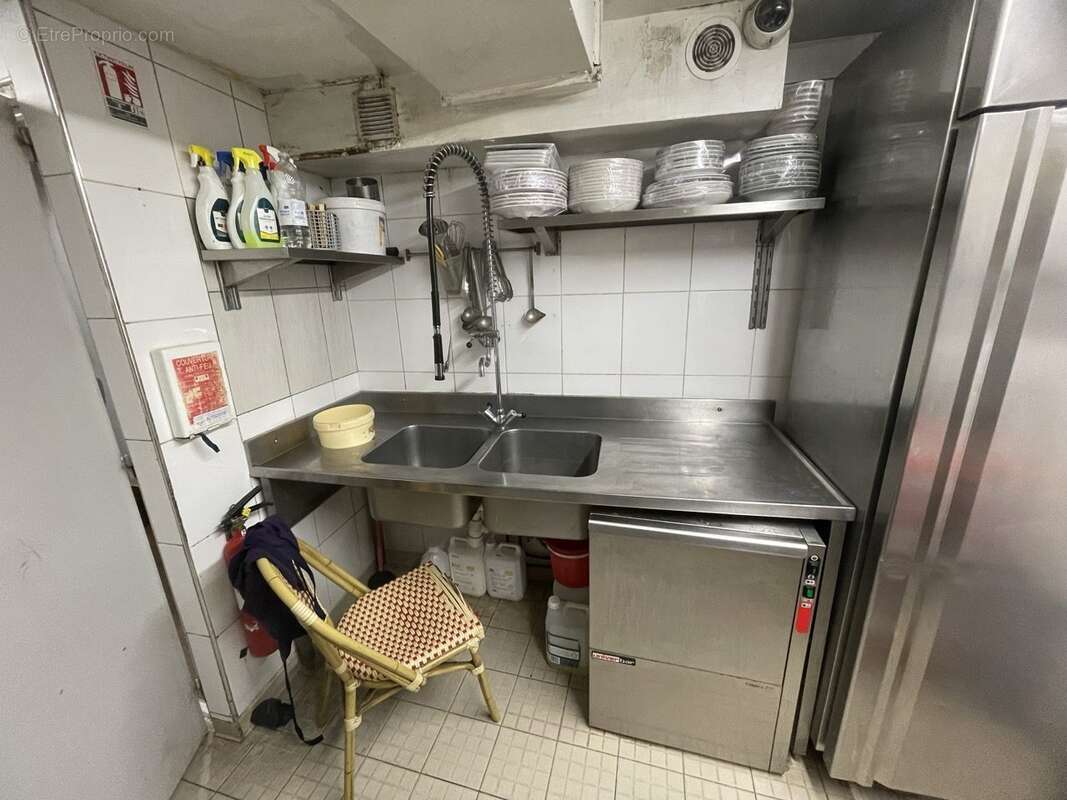 Autre à PARIS-11E