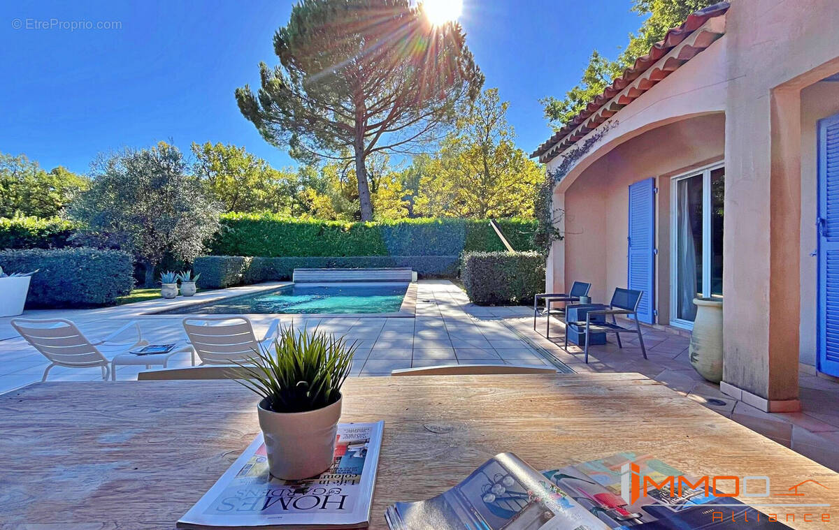 Maison à SAINT-CEZAIRE-SUR-SIAGNE