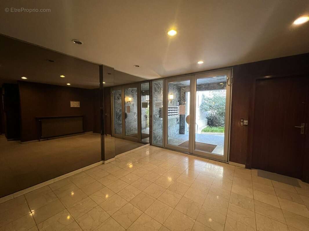 Appartement à PARIS-16E