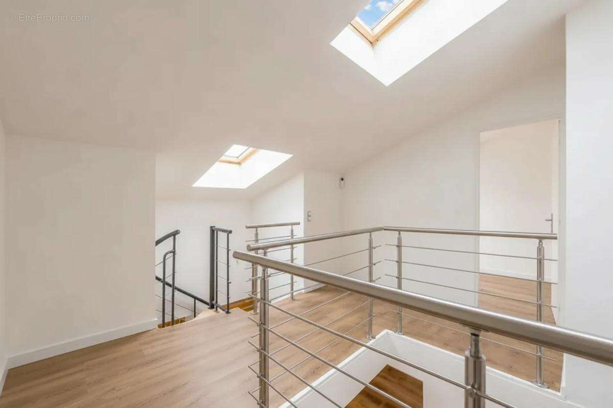 Maison entièrement rénovée - 320m saint-Cyr-sur-Morin - photo 12