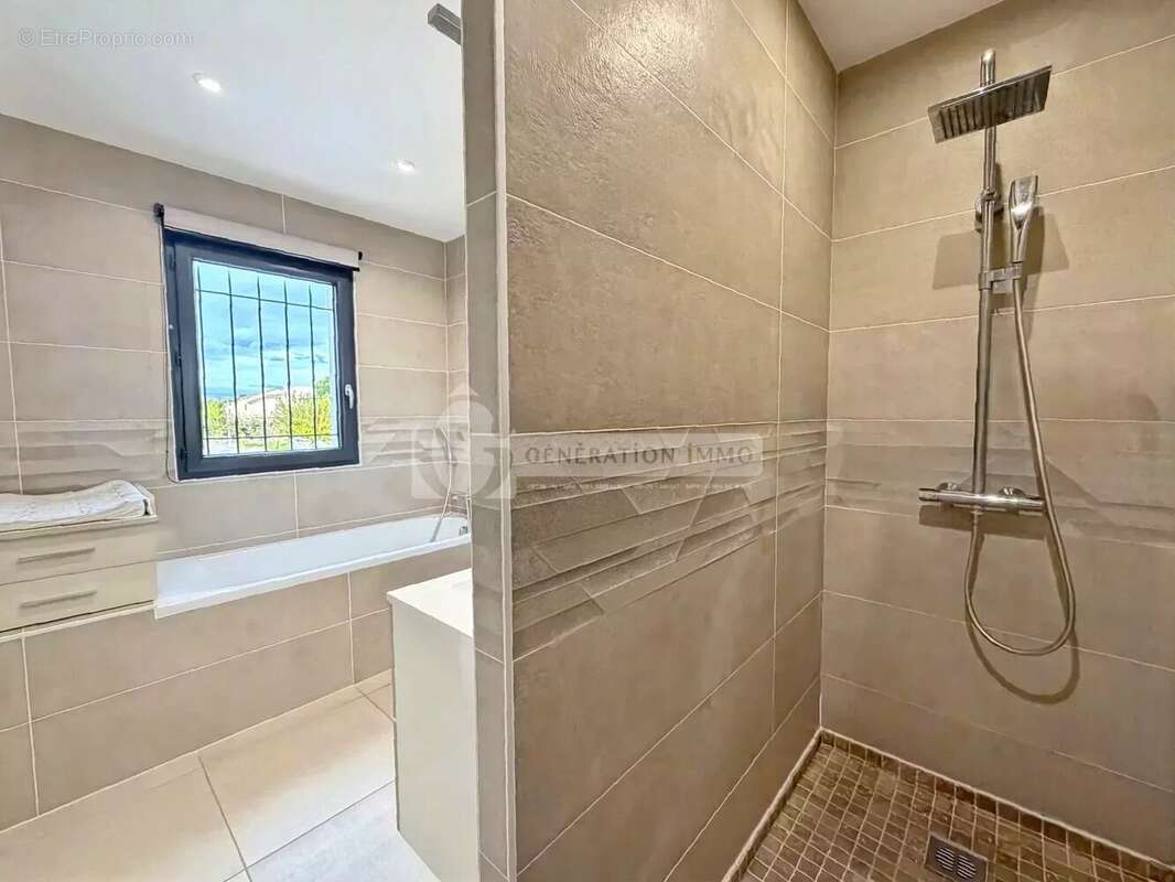 Maison à SAINT-MARTIN-DE-CRAU