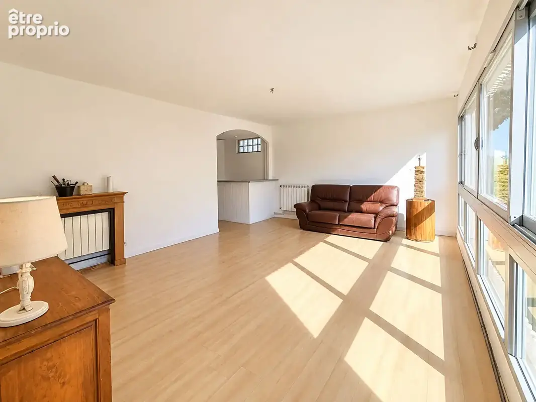 * Exposition Sud - Vue Pinède * APPARTEMENT 3 Pièces avec 2 Chambres *  Parking privé + Cave (83430) SAINT MANDRIER SUR MER * - photo 2