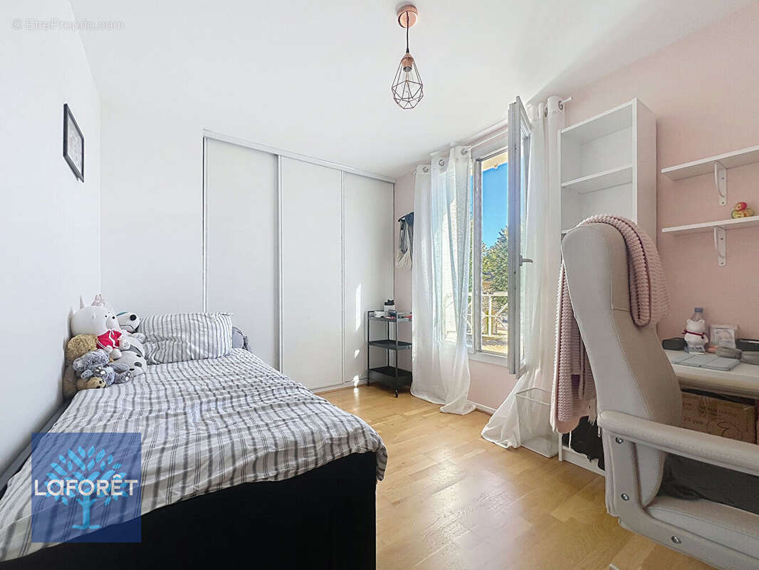 Maison à LE COUDRAY-MONTCEAUX