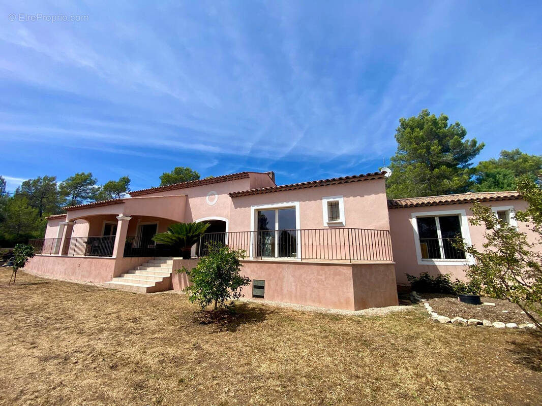 Maison à BAGNOLS-EN-FORET