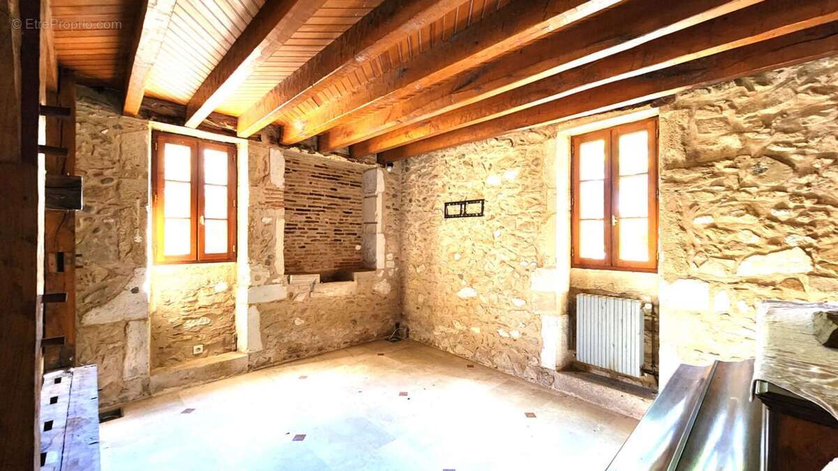 Maison en Pierre 280m² - Terrain 20 317 m² - Dépendances - PISCINE - photo 2