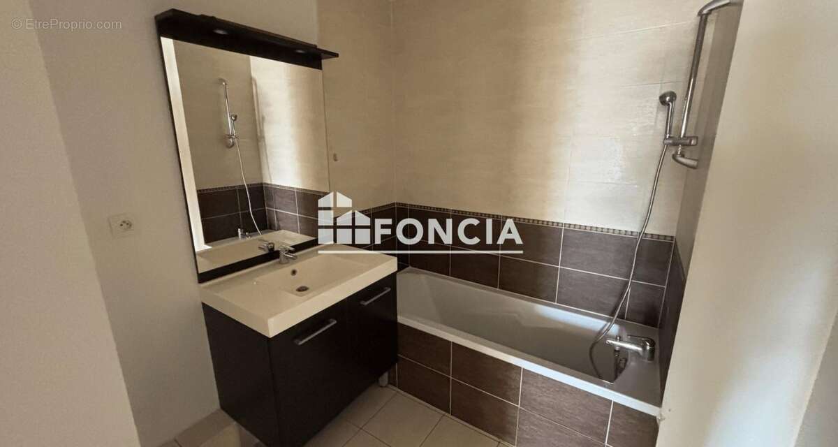 Appartement à DECINES-CHARPIEU