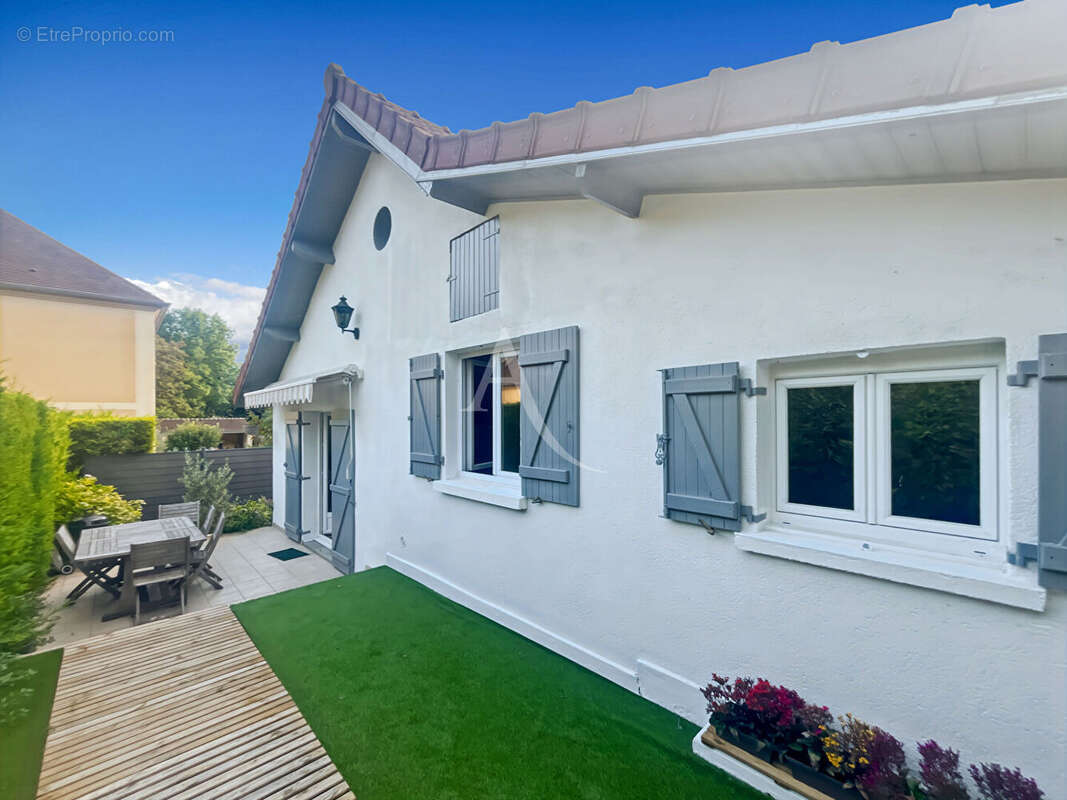 Maison à VAUX-SUR-SEINE