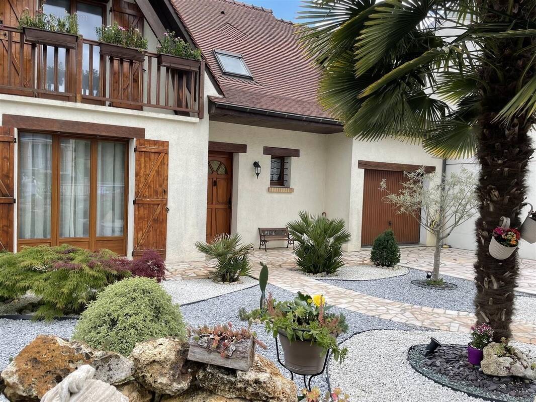 Maison à PONTAULT-COMBAULT