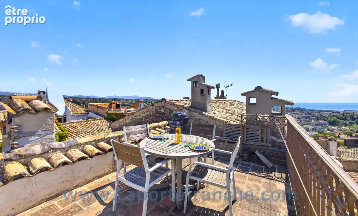 HAUT-DE-CAGNES : Exceptionnelle maison de village avec terrasse sur le toit - photo 3