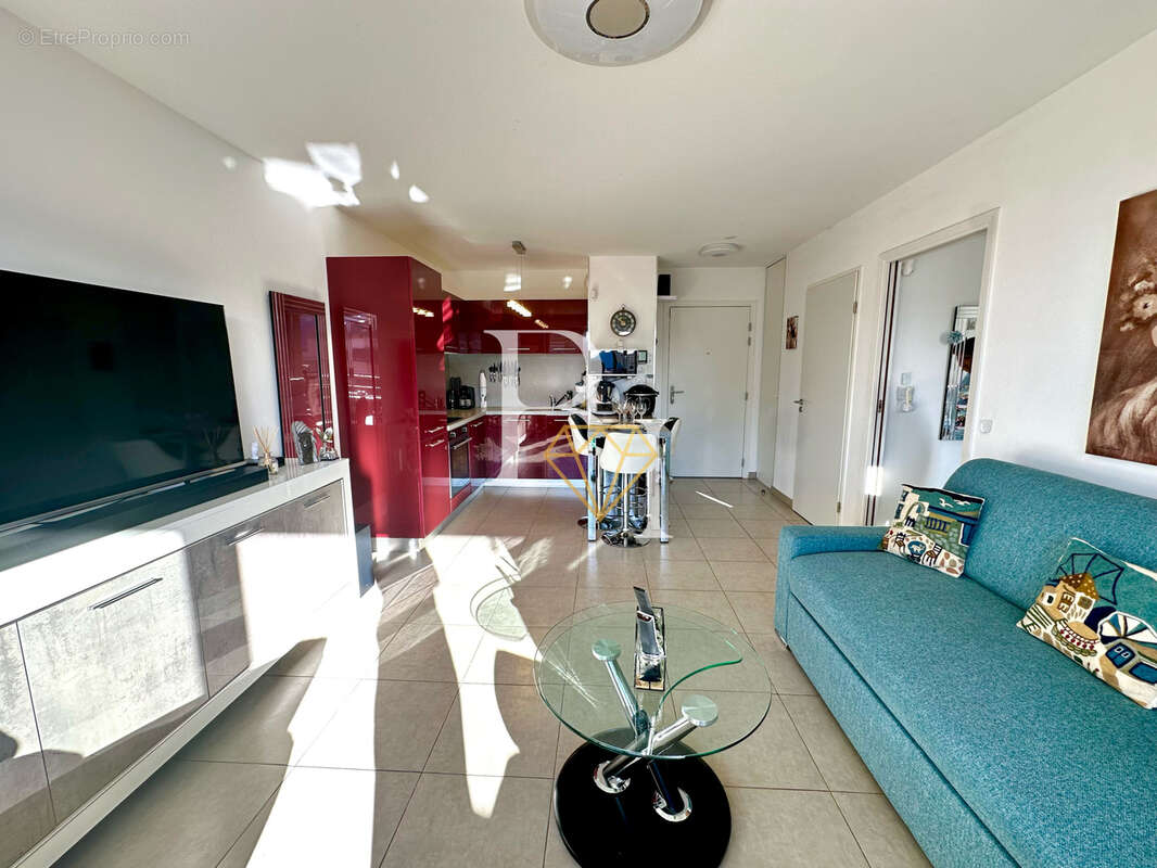 Appartement à CARROS