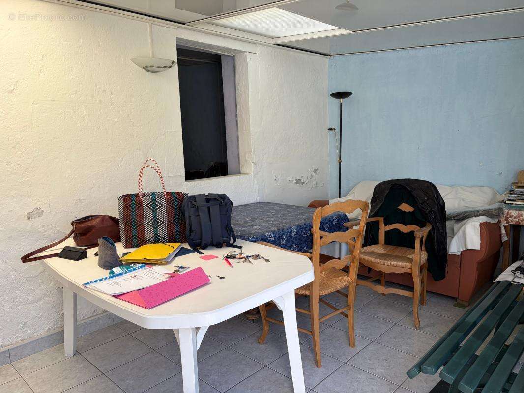 Les sables d'olonne (85100) rarissime adorable maison de pecheur a renover avec dependance et jardin - photo 4
