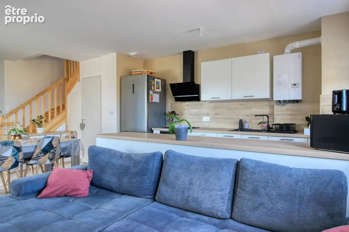 POUILLY   Duplex récent 68 m2 avec terrasse, jardin et parking - photo 4