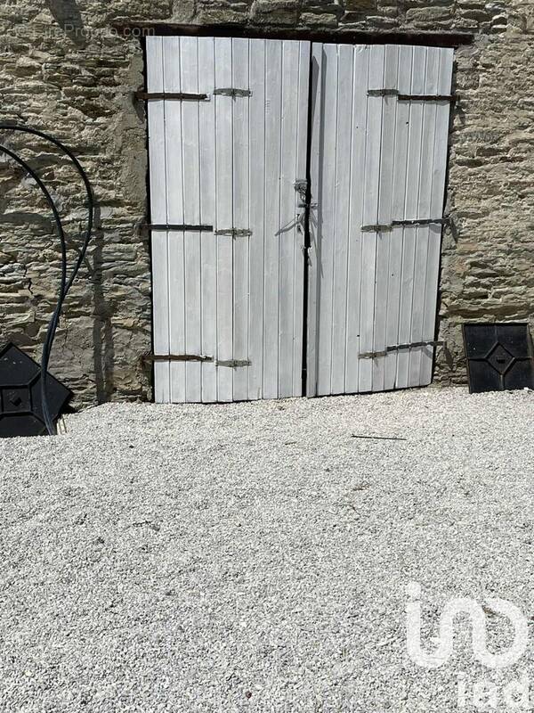 Photo 1 - Parking à EQUEURDREVILLE-HAINNEVILLE